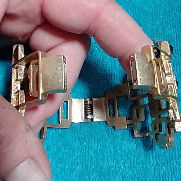 Geometric Goldtone and Black Crystal Magnetic Clasp Spring Bracelet Vintage - Picture 8 of 9